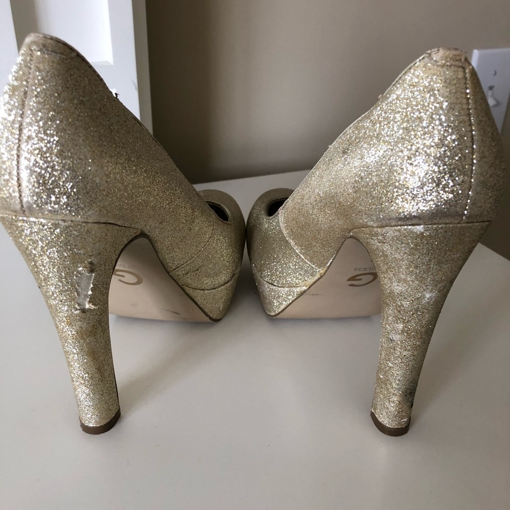 Shoes - Picture 6 of 8